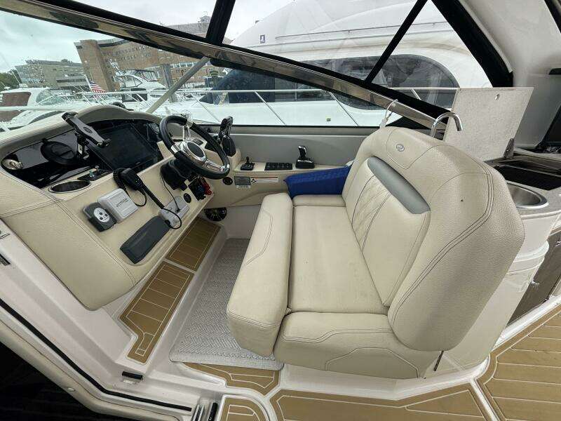33ft Regal Yacht For Sale