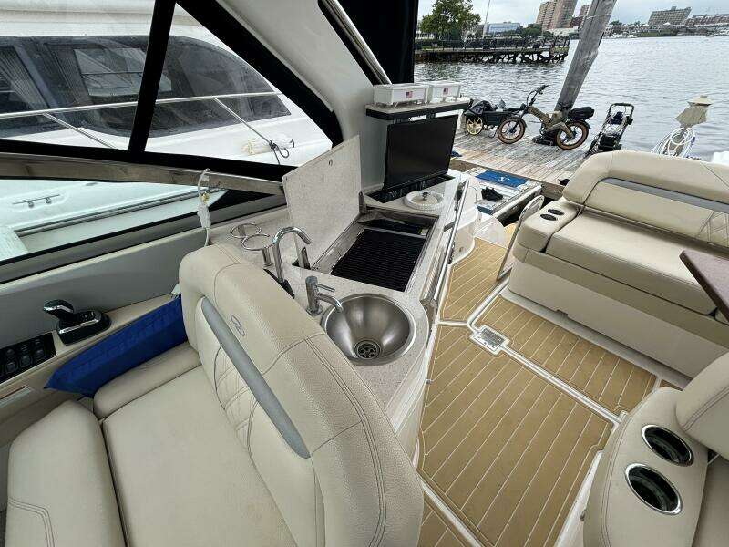 33ft Regal Yacht For Sale