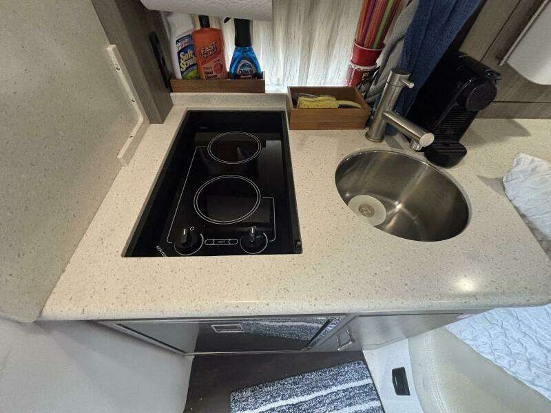 33ft Regal Yacht For Sale