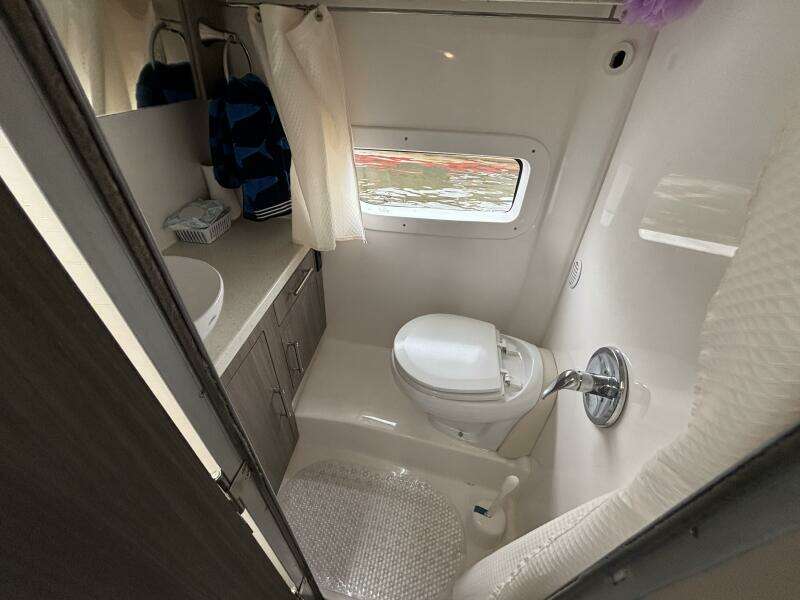 33ft Regal Yacht For Sale