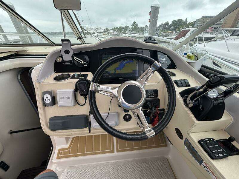 33ft Regal Yacht For Sale