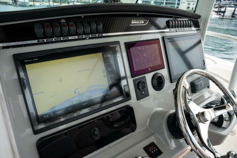 35ft Boston Whaler Yacht For Sale