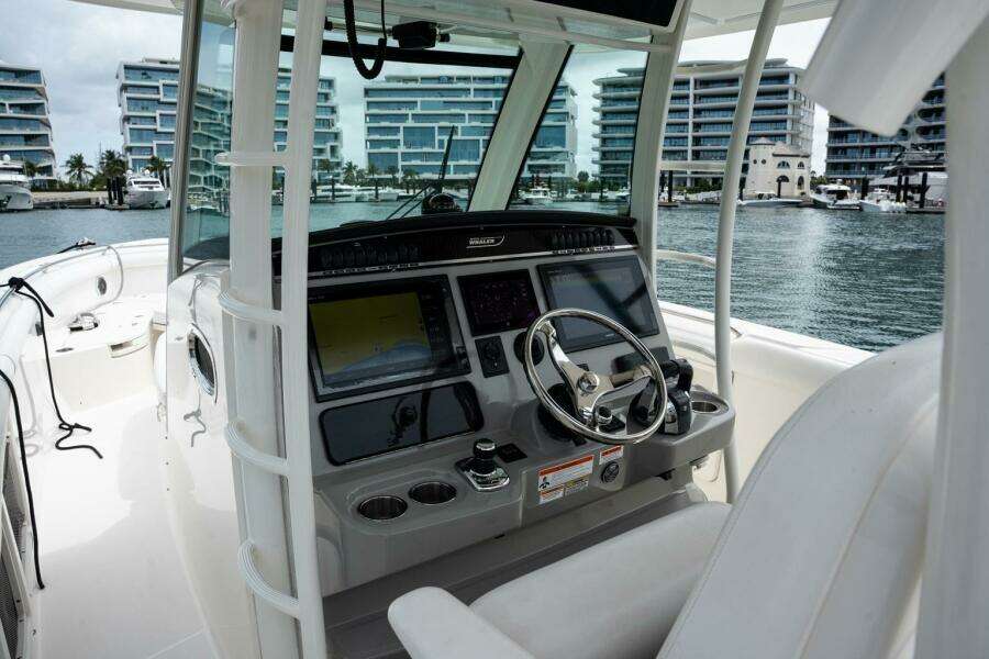 35ft Boston Whaler Yacht For Sale
