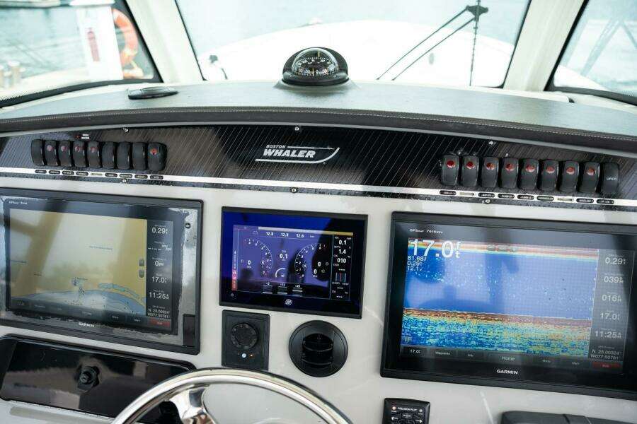 35ft Boston Whaler Yacht For Sale