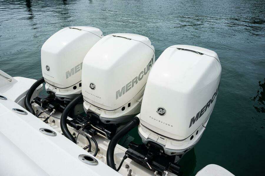 35ft Boston Whaler Yacht For Sale