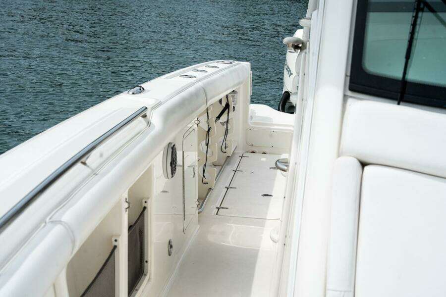 35ft Boston Whaler Yacht For Sale