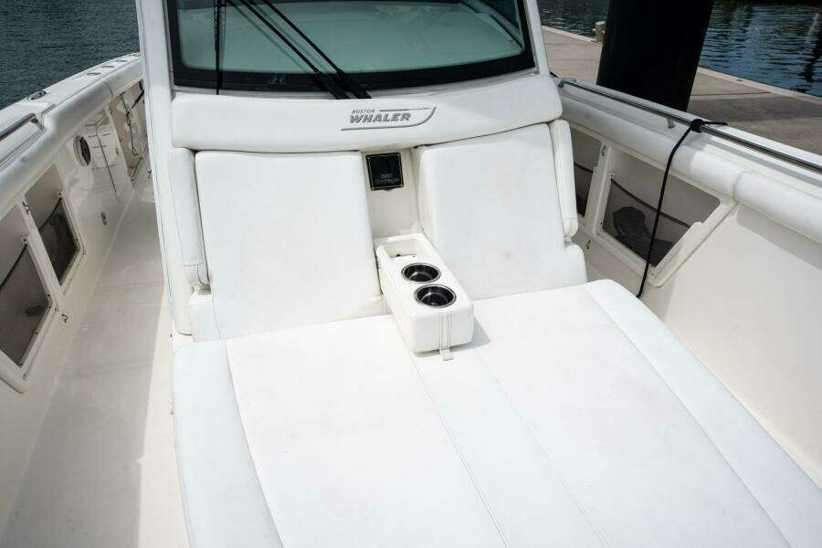 35ft Boston Whaler Yacht For Sale