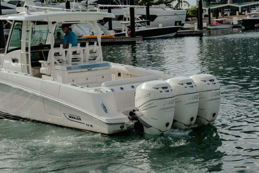 35ft Boston Whaler Yacht For Sale