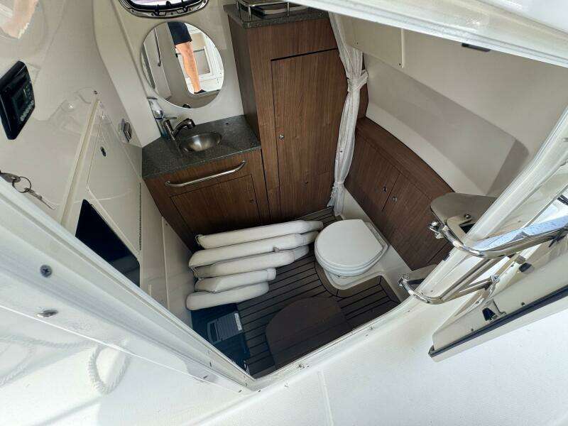 35ft Boston Whaler Yacht For Sale