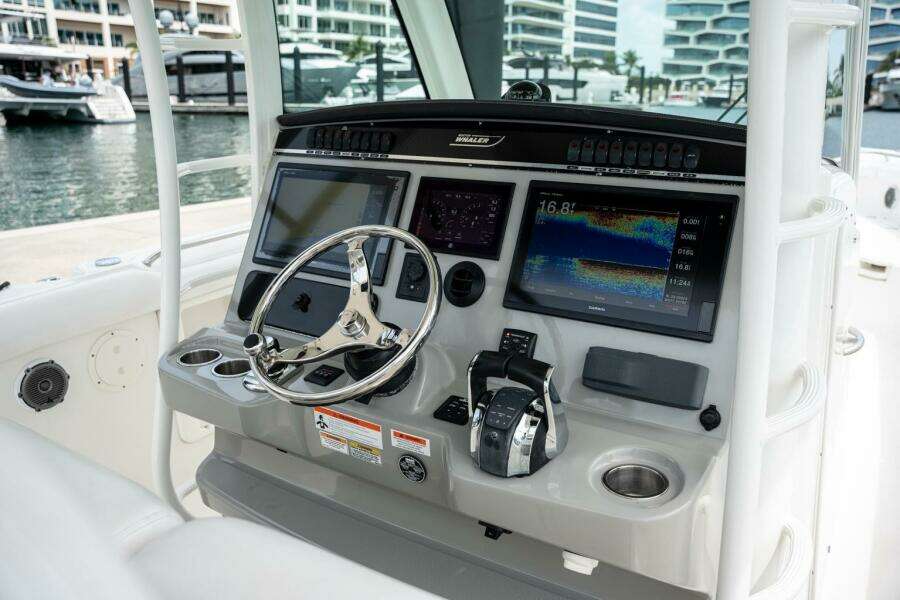 35ft Boston Whaler Yacht For Sale