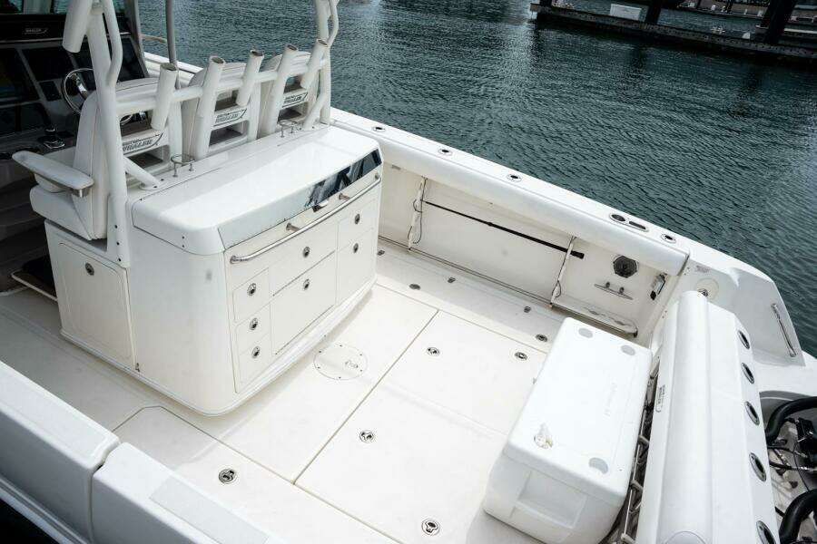 35ft Boston Whaler Yacht For Sale