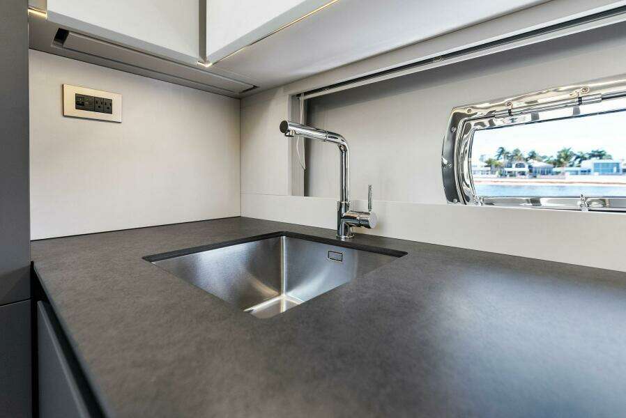Barnext 69ft Pershing Yacht For Sale