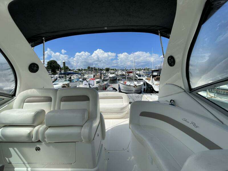 Sea Ryder 32ft Sea Ray Yacht For Sale