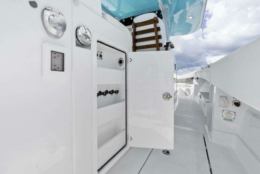 42ft HCB Yacht For Sale