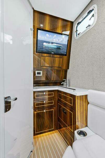 42ft HCB Yacht For Sale