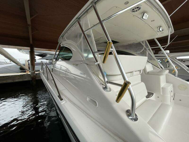 38ft Pursuit Yacht For Sale