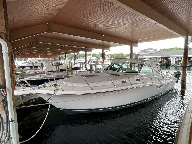 38ft Pursuit Yacht For Sale