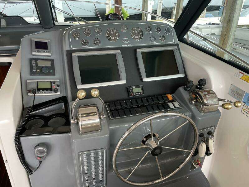 38ft Pursuit Yacht For Sale