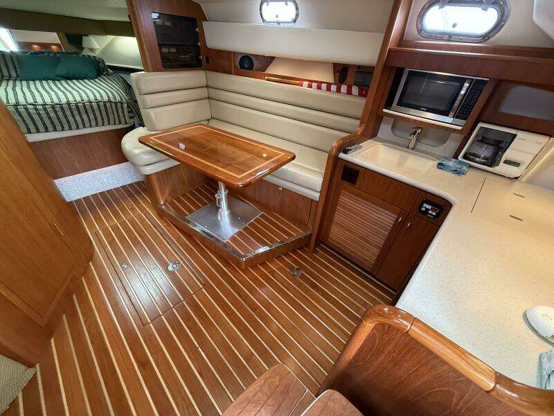 38ft Pursuit Yacht For Sale