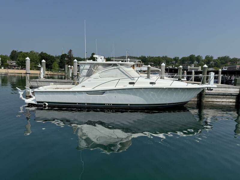 38ft Pursuit Yacht For Sale