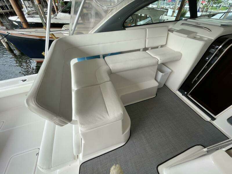38ft Pursuit Yacht For Sale