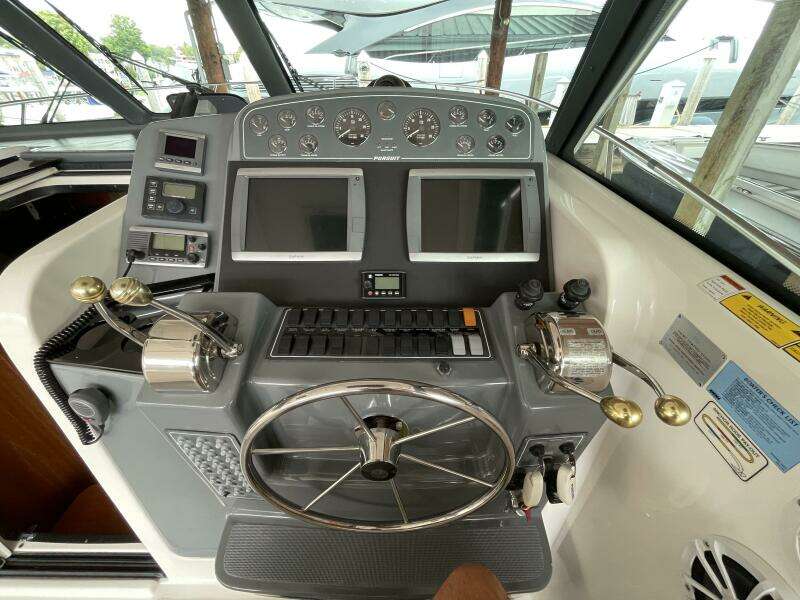 38ft Pursuit Yacht For Sale