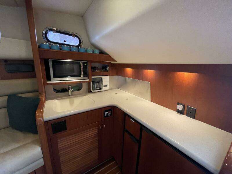 38ft Pursuit Yacht For Sale