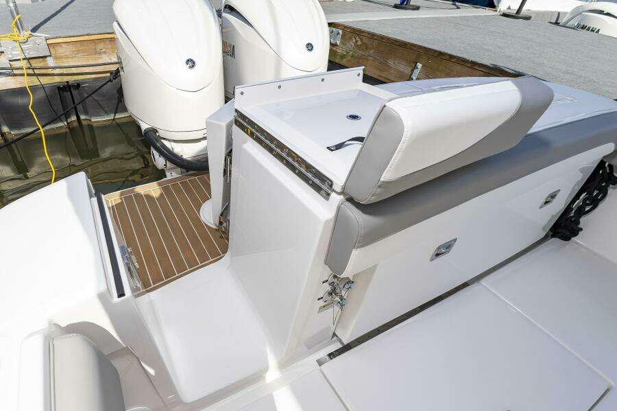 25RegulatorHull377_015