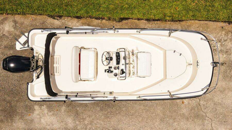 17ft Boston Whaler Yacht For Sale