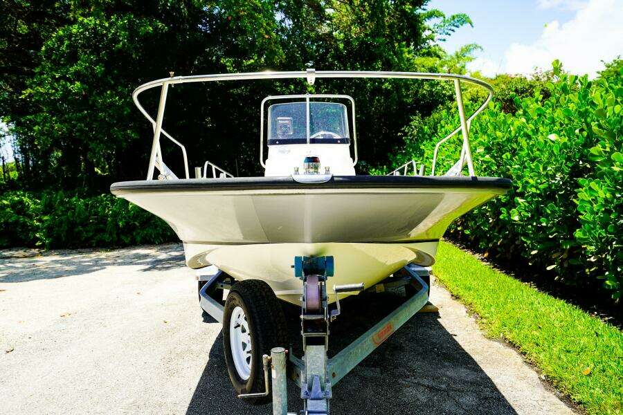 17ft Boston Whaler Yacht For Sale