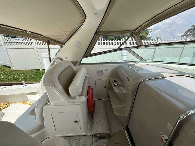 33ft Sea Ray Yacht For Sale