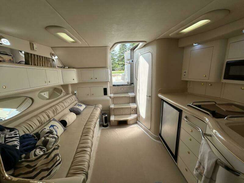 33ft Sea Ray Yacht For Sale