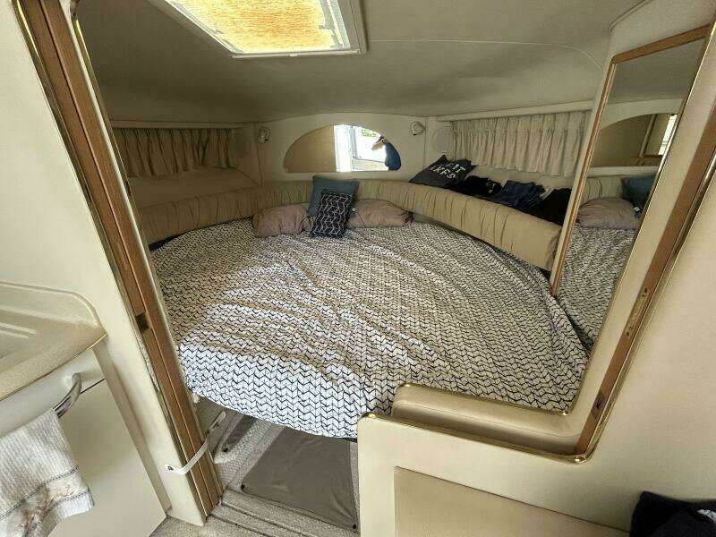 33ft Sea Ray Yacht For Sale