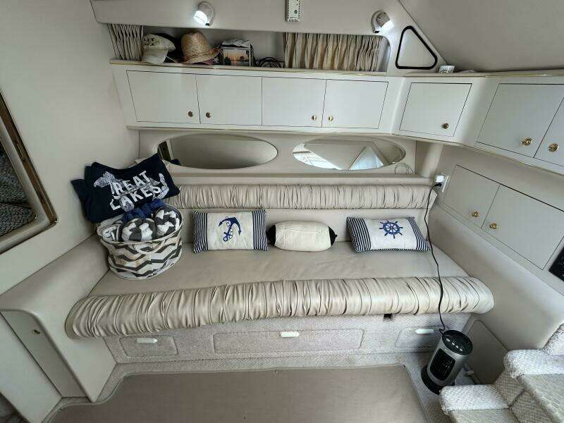33ft Sea Ray Yacht For Sale
