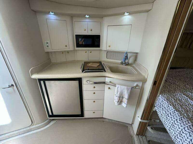 33ft Sea Ray Yacht For Sale