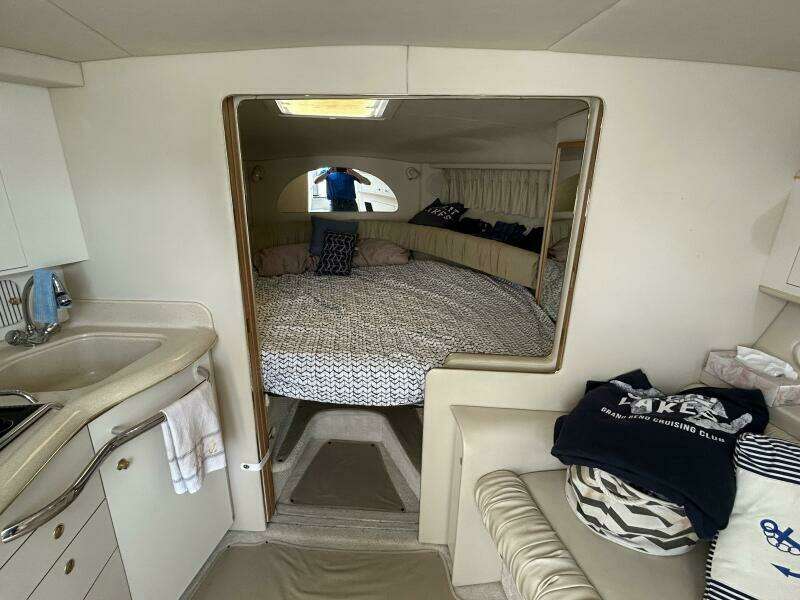 33ft Sea Ray Yacht For Sale