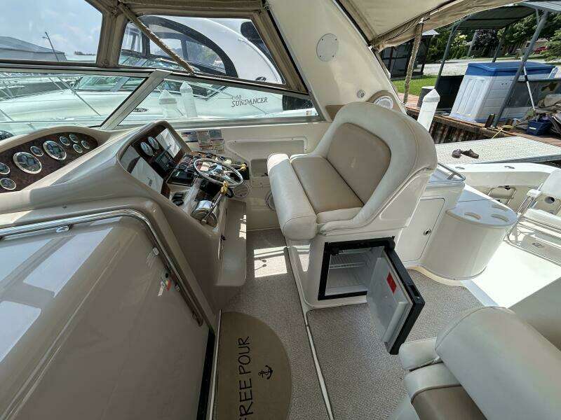 33ft Sea Ray Yacht For Sale