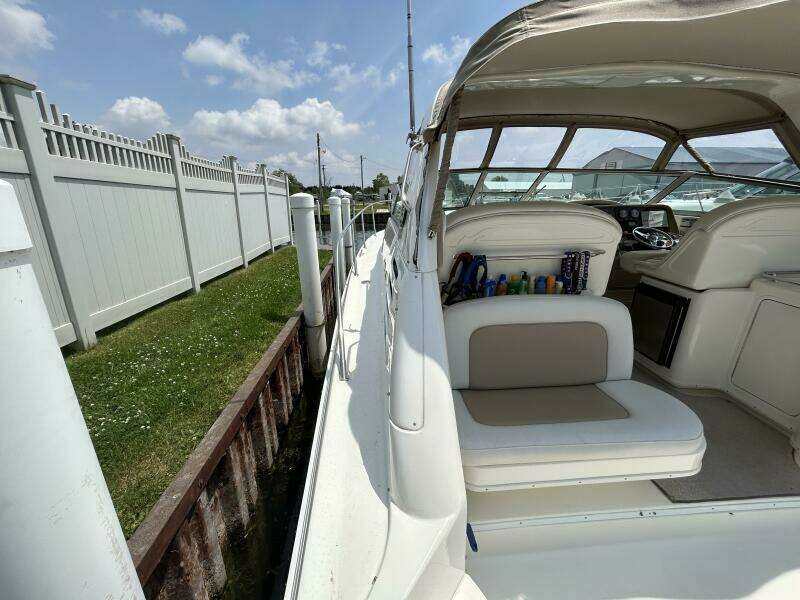 33ft Sea Ray Yacht For Sale
