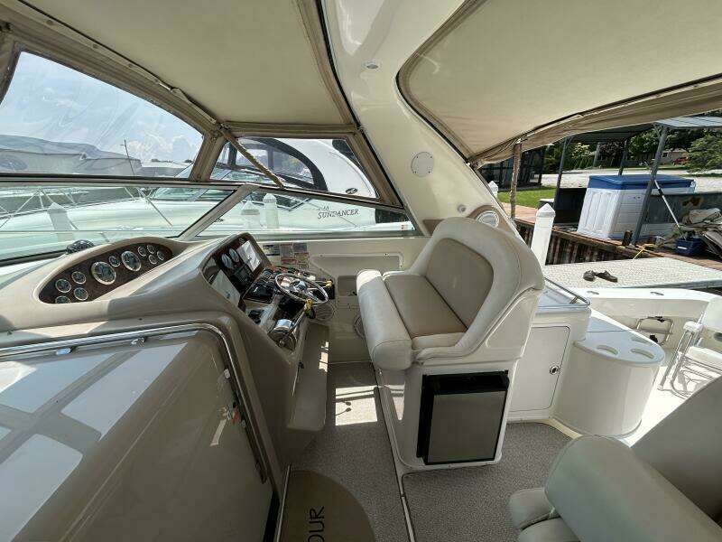 33ft Sea Ray Yacht For Sale