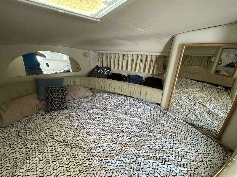 33ft Sea Ray Yacht For Sale