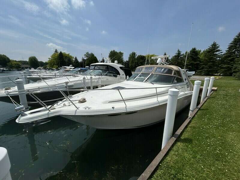 33ft Sea Ray Yacht For Sale