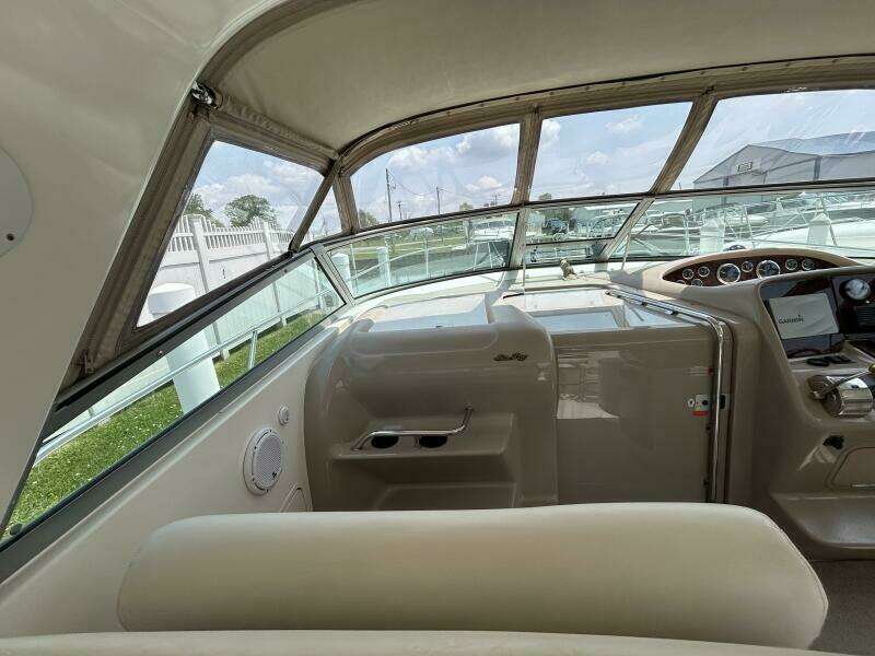 33ft Sea Ray Yacht For Sale