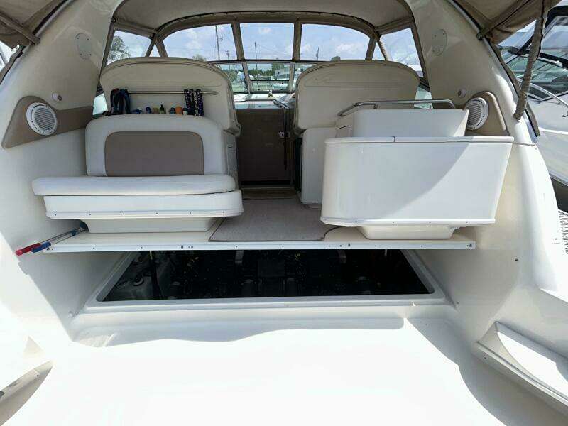 33ft Sea Ray Yacht For Sale