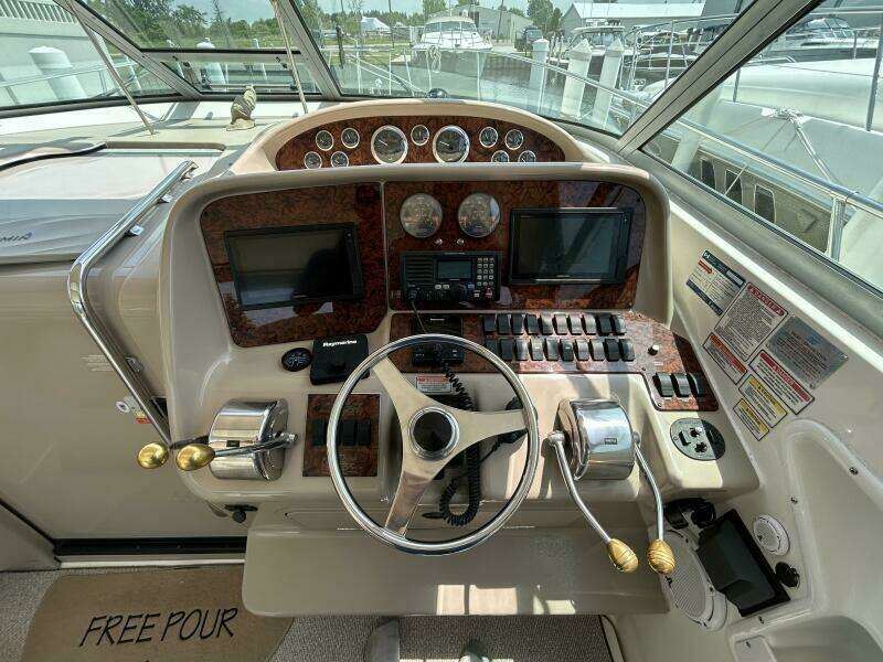 33ft Sea Ray Yacht For Sale