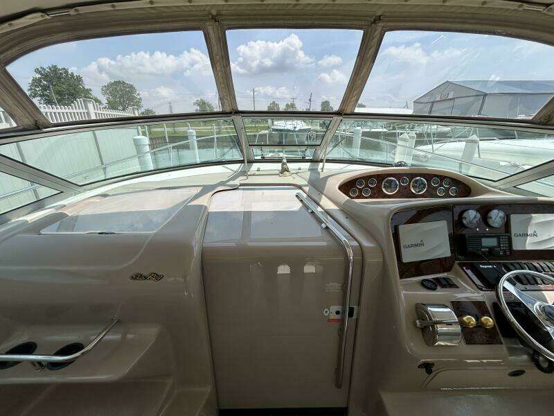 33ft Sea Ray Yacht For Sale