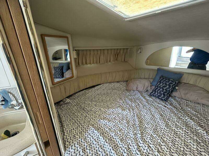 33ft Sea Ray Yacht For Sale