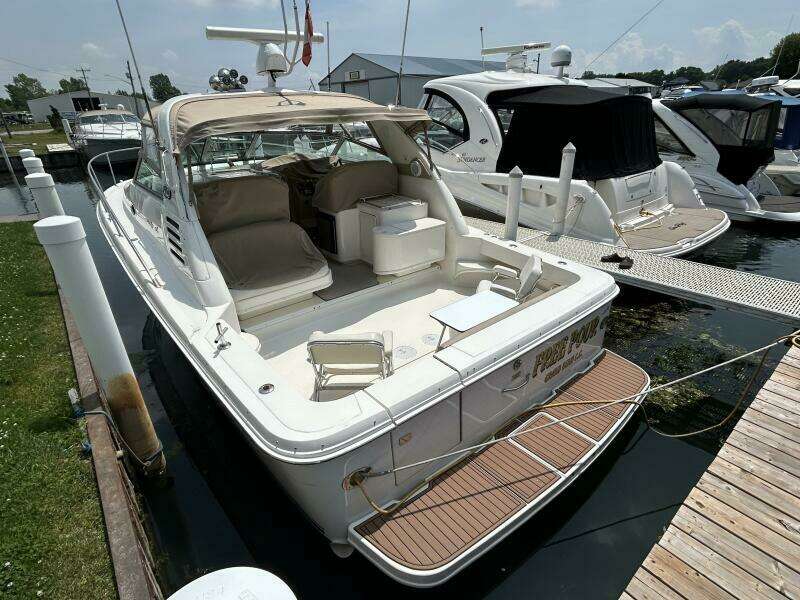 33ft Sea Ray Yacht For Sale