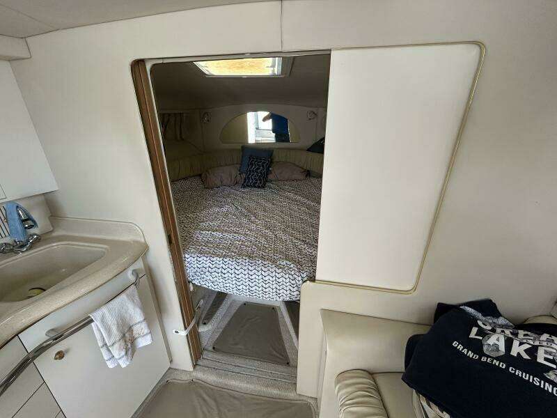33ft Sea Ray Yacht For Sale