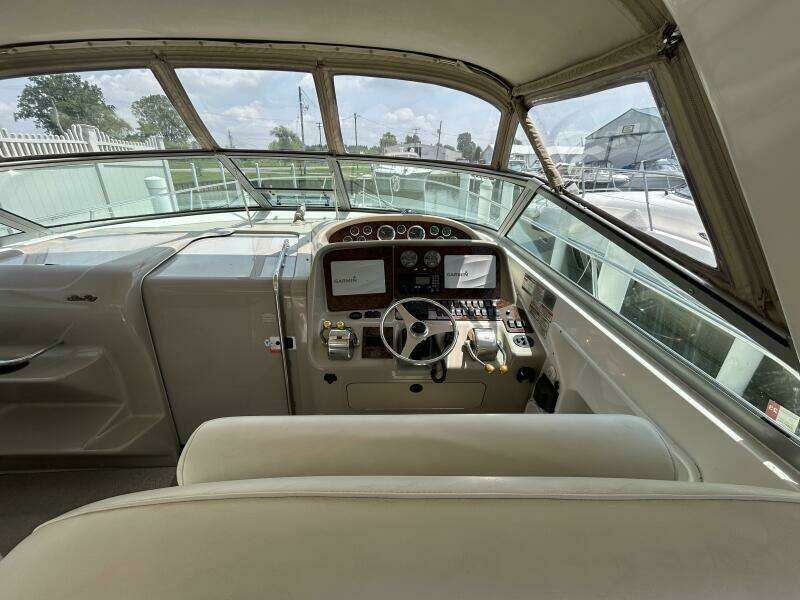 33ft Sea Ray Yacht For Sale