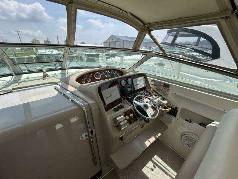 33ft Sea Ray Yacht For Sale